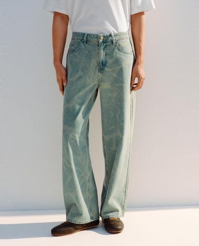  URBAN REVIVO - Quần jeans nam ống rộng wash loang 