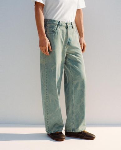  URBAN REVIVO - Quần jeans nam ống rộng wash loang 