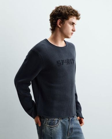  URBAN REVIVO - Áo sweater nam cổ tròn tay dài thêu chữ 