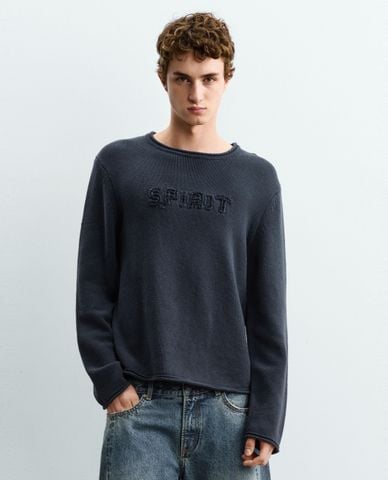  URBAN REVIVO - Áo sweater nam cổ tròn tay dài thêu chữ 