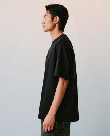  URBAN REVIVO - Áo thun nam cổ tròn tay ngắn tối giản 