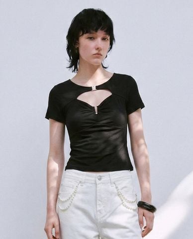  URBAN REVIVO - Áo kiểu nữ cổ tròn tay ngắn cut out 