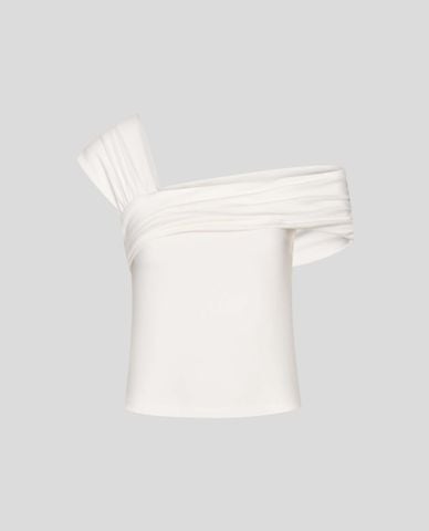  URBAN REVIVO - Áo kiểu nữ trễ vai bất đối xứng xếp nếp 