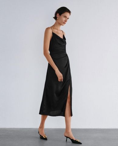  URBAN REVIVO - Đầm hai dây midi cổ đổ xếp li 