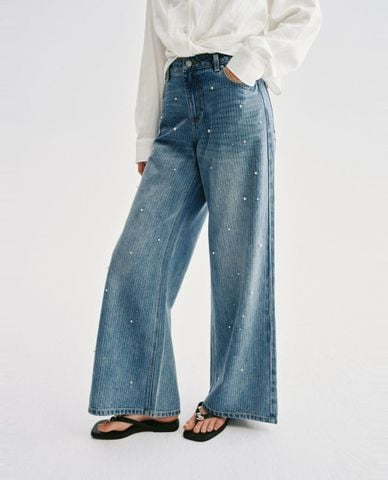  URBAN REVIVO - Quần jeans nữ ống rộng đính ngọc trai 