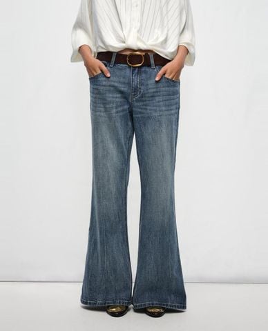  URBAN REVIVO - Quần jeans nữ ống loe kèm thắt lưng 
