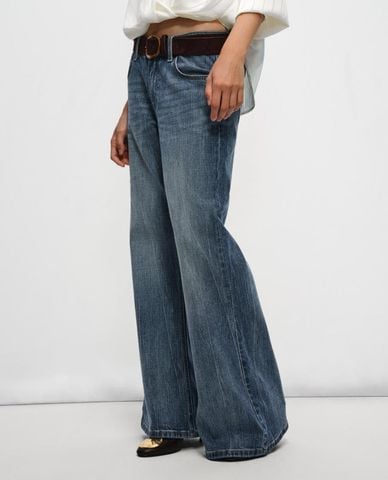  URBAN REVIVO - Quần jeans nữ ống loe kèm thắt lưng 