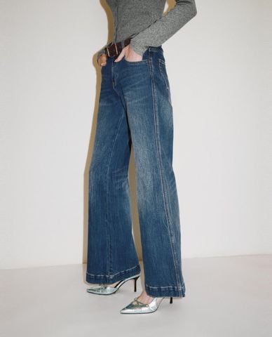  URBAN REVIVO - Quần jeans nữ ống loe kèm thắt lưng 