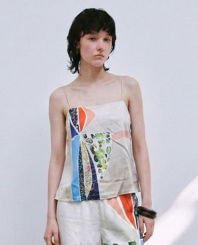  URBAN REVIVO - Áo hai dây nữ lụa in họa tiết nghệ thuật 