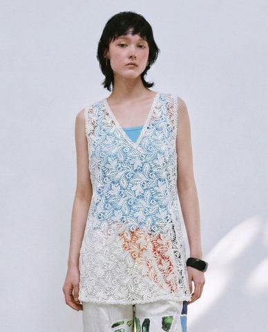  URBAN REVIVO - Áo sát nách nữ cổ V phom suông ren hoa 