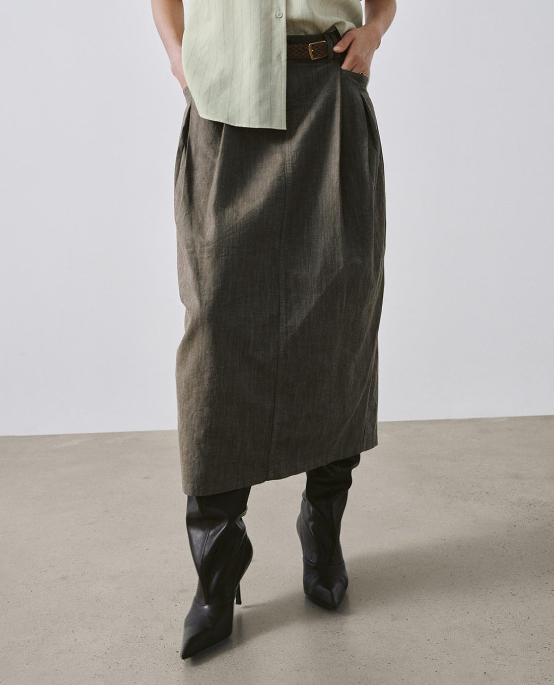 URBAN REVIVO - Chân váy denim midi dáng suông phối thắt lưng