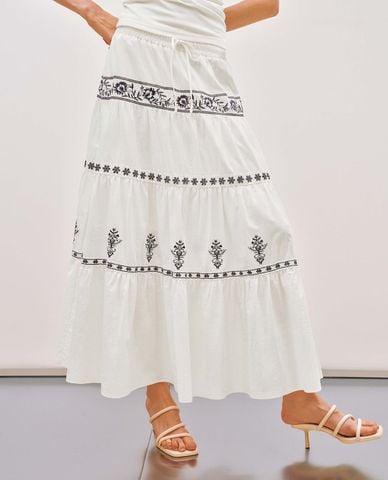  URBAN REVIVO - Chân váy xếp tầng maxi thêu họa tiết 
