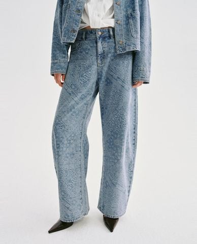  URBAN REVIVO - Quần jeans nữ ống rộng dệt họa tiết 