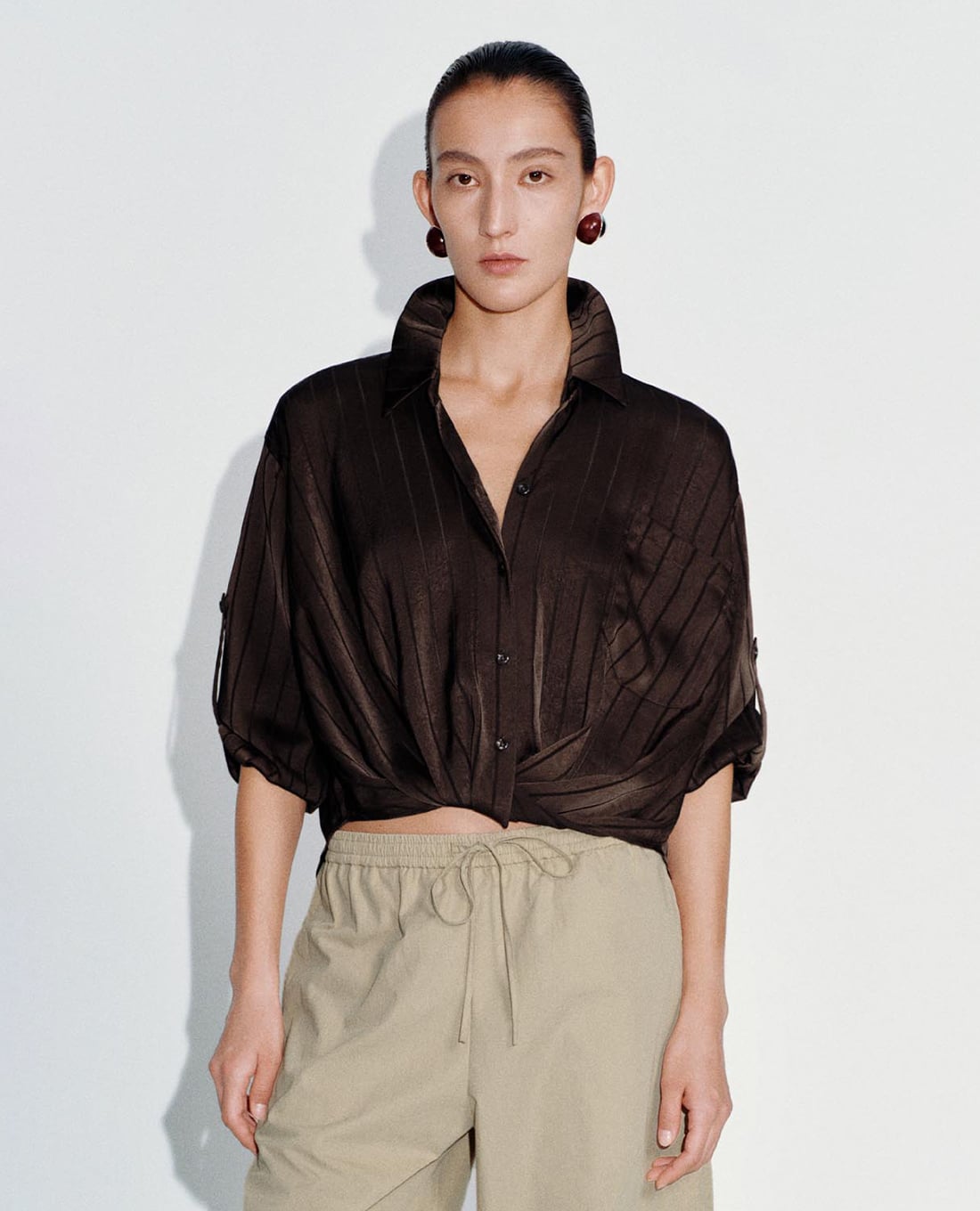 URBAN REVIVO - Áo sơ mi nữ cổ bẻ tay dài dáng suông