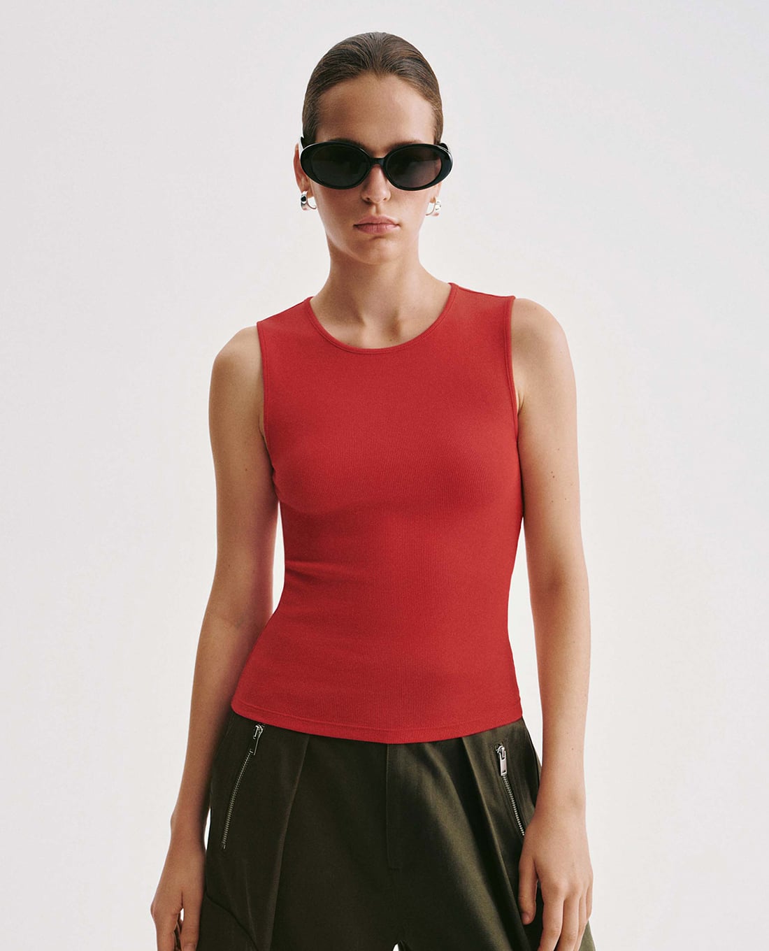 URBAN REVIVO - Áo sát nách nữ cut out phom ôm