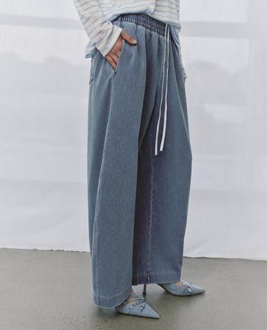  URBAN REVIVO - Quần jeans nữ ống rộng lưng thun phối dây rút 