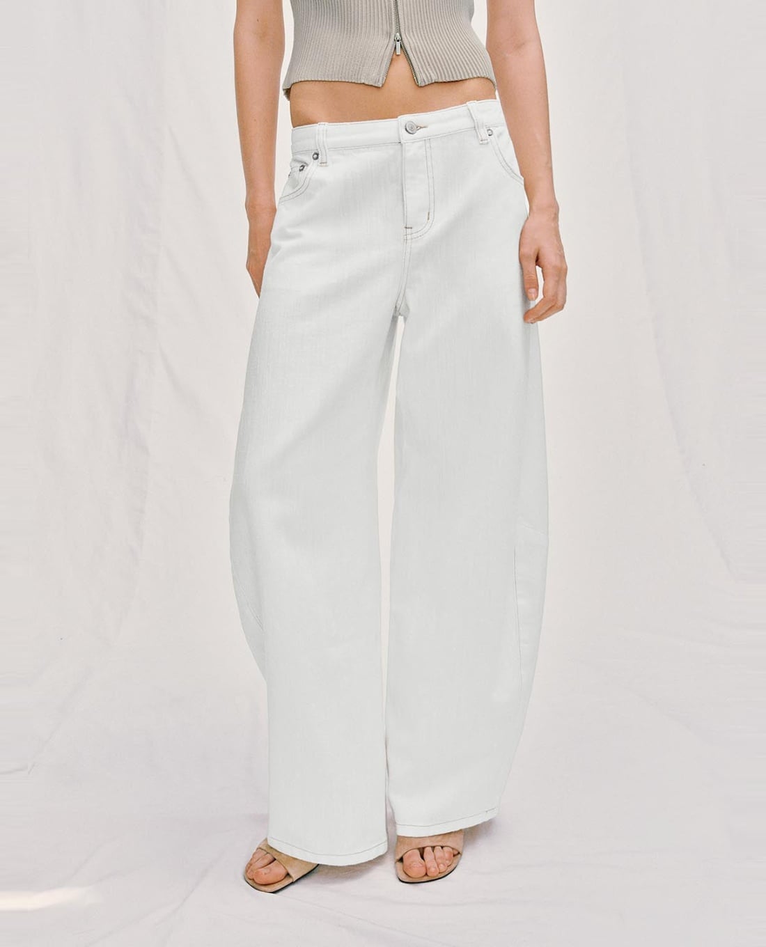 URBAN REVIVO - Quần jeans nữ ống rộng thời trang