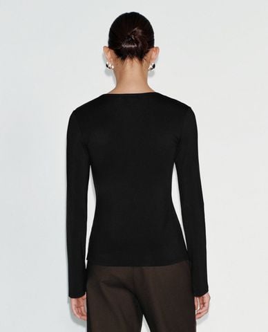  URBAN REVIVO - Áo dệt kim nữ cổ V tay dài phom ôm 