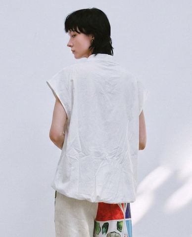  URBAN REVIVO - Áo kiểu nữ cổ trụ tay ngắn thời trang 