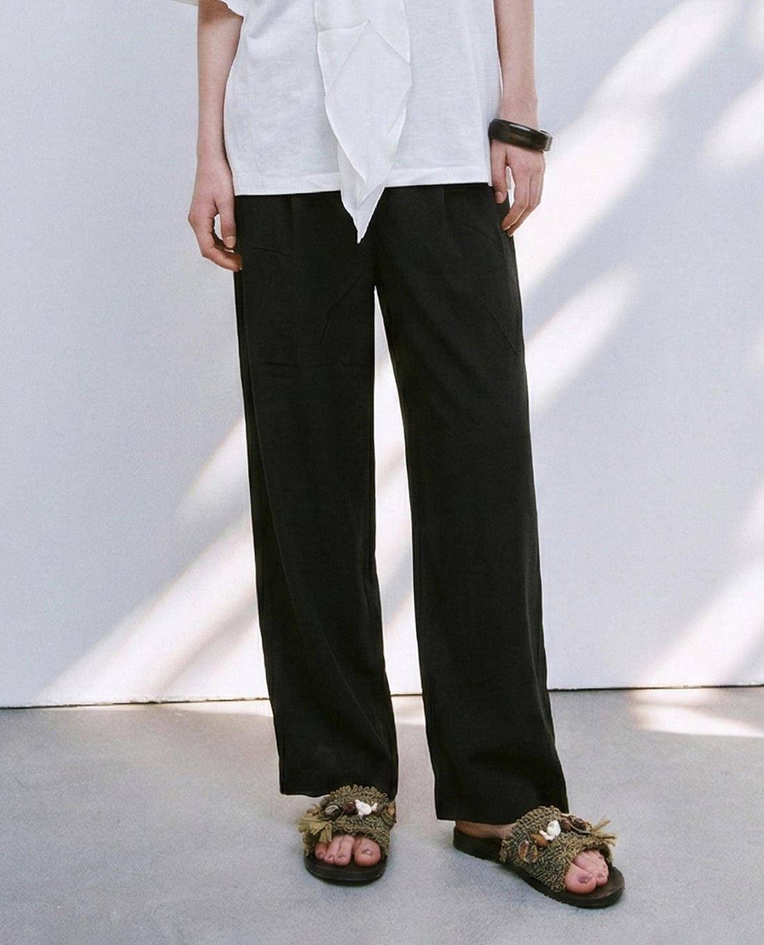 URBAN REVIVO - Quần nữ ống rộng phom thanh lịch