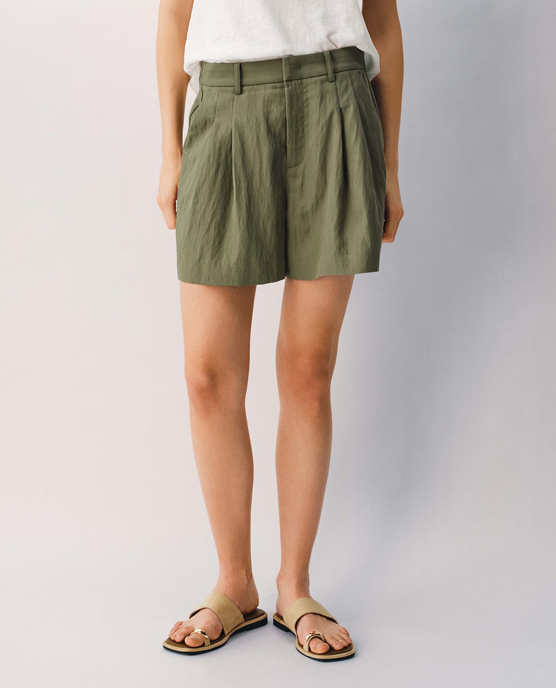 URBAN REVIVO - Quần short nữ ống rộng xếp li