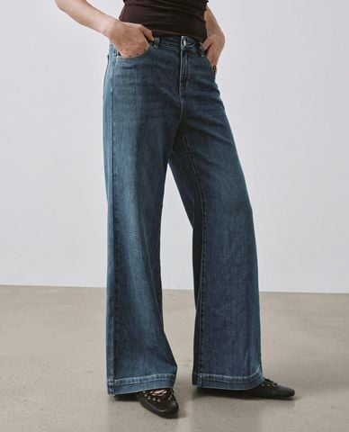  URBAN REVIVO - Quần jeans nữ ống loe thời thượng 