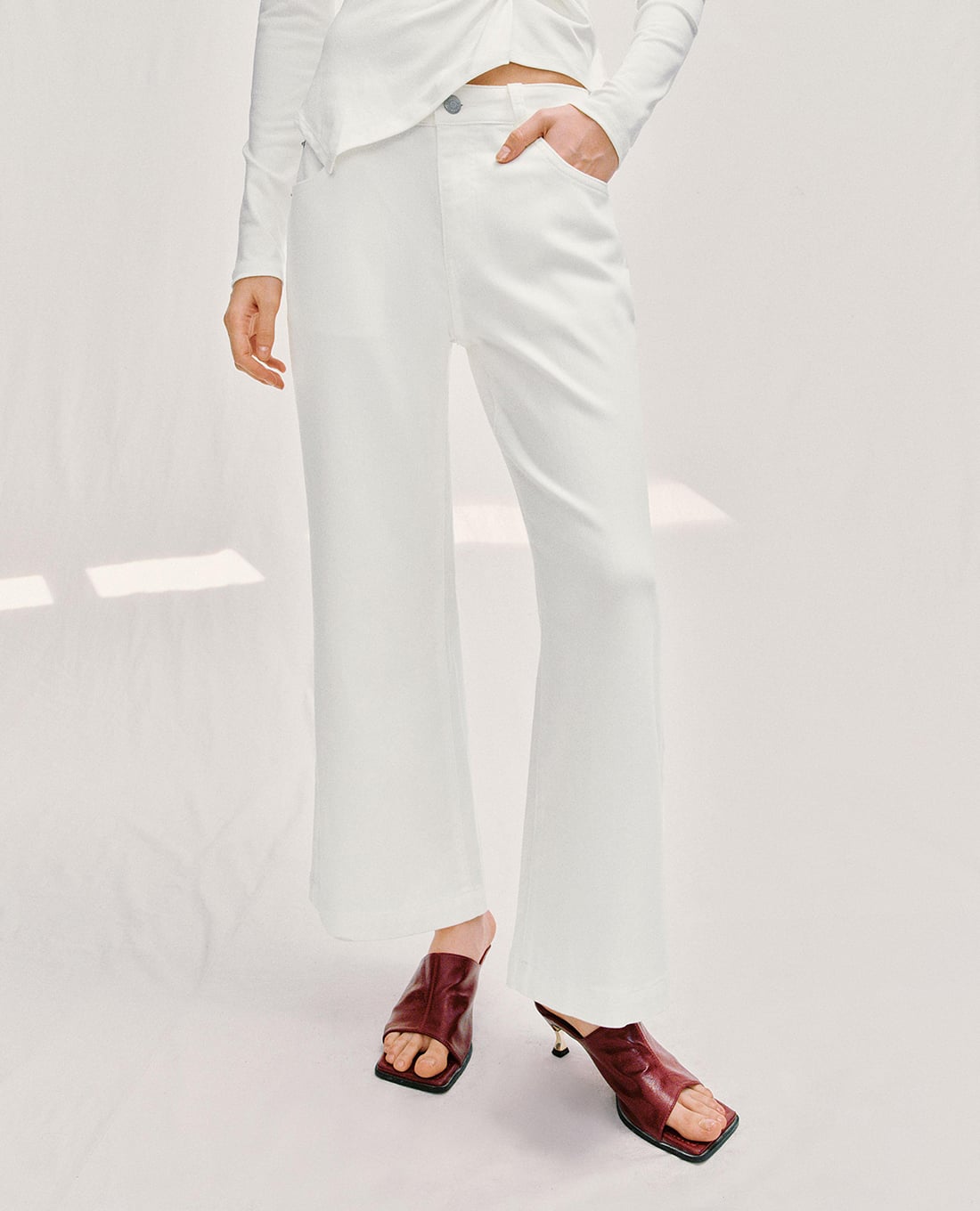 URBAN REVIVO - Quần jeans nữ ống loe thanh lịch