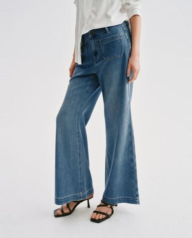  URBAN REVIVO - Quần jeans nữ ống loe wash bạc 
