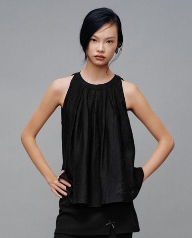  URBAN REVIVO - Áo sát nách nữ cổ tròn xếp li dáng xòe 