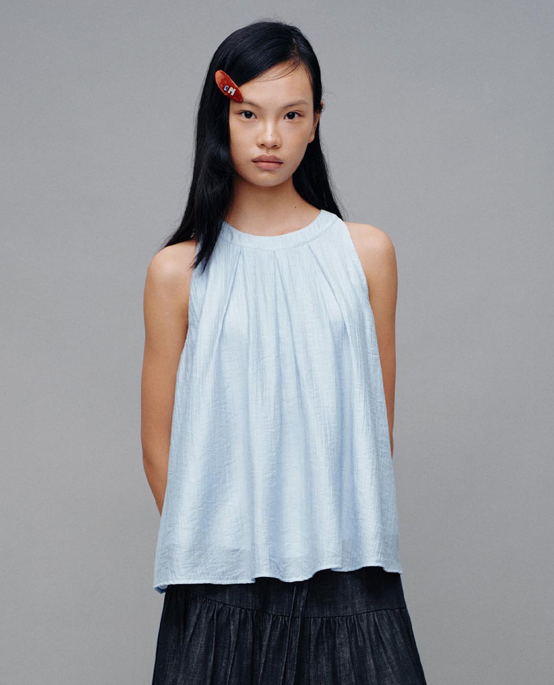 URBAN REVIVO - Áo sát nách nữ cổ tròn xếp li dáng xòe