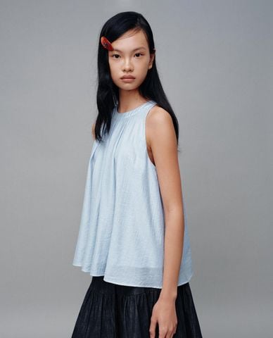  URBAN REVIVO - Áo sát nách nữ cổ tròn xếp li dáng xòe 