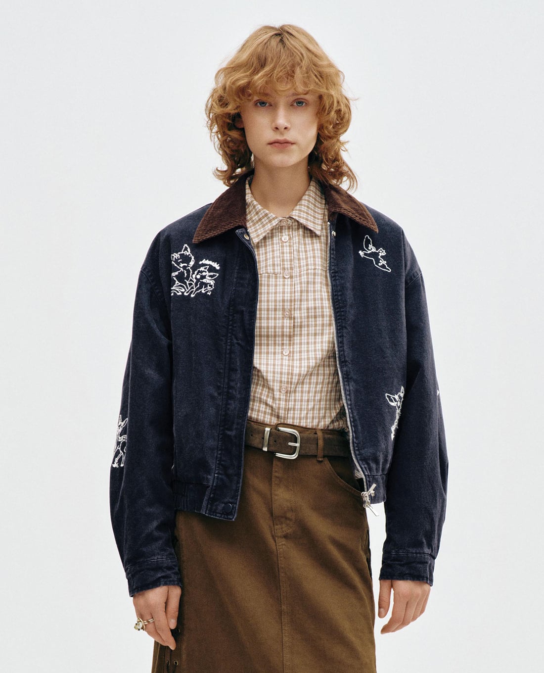 URBAN REVIVO - Áo khoác bomber nữ cổ bẻ thêu họa tiết