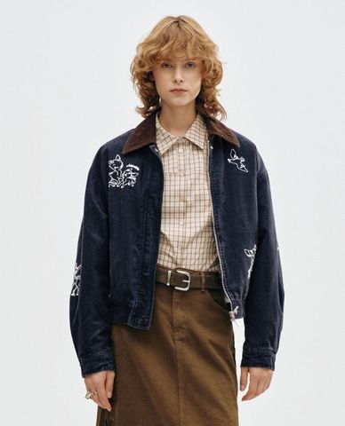  URBAN REVIVO - Áo khoác bomber nữ cổ bẻ thêu họa tiết 