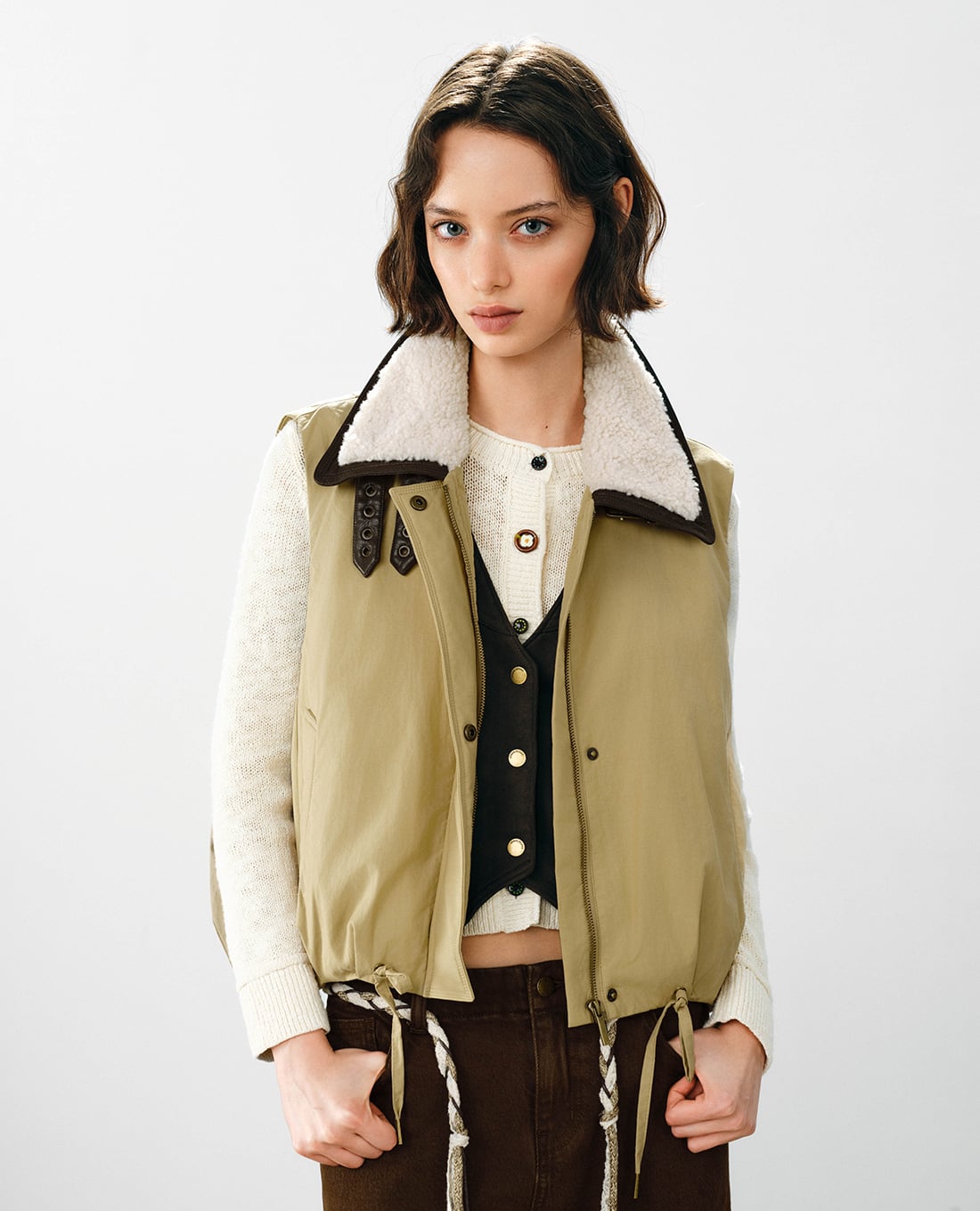 URBAN REVIVO - Áo khoác gilet nữ cổ bẻ phối lông
