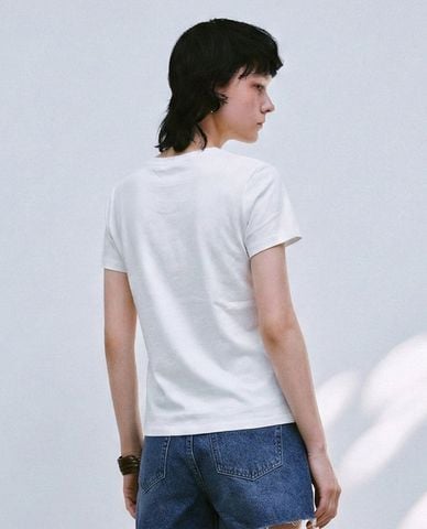  URBAN REVIVO - Áo thun nữ cổ trong tay ngắn in họa tiết 