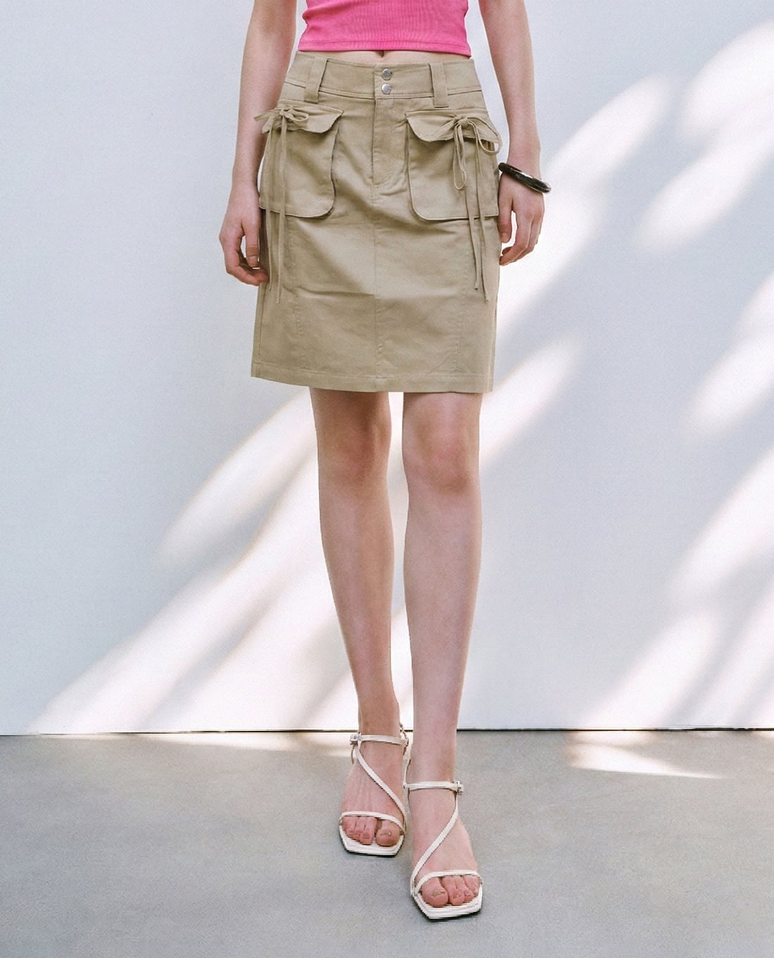 URBAN REVIVO - Chân váy chữ A mini phối túi hộp