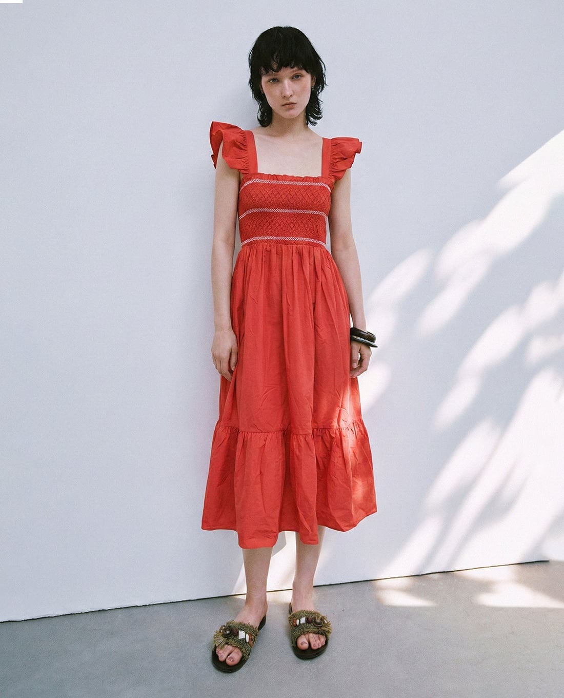 URBAN REVIVO - Đầm xếp tầng midi bèo nhún