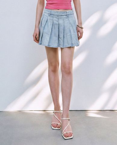  URBAN REVIVO - Chân váy denim mini xếp li 