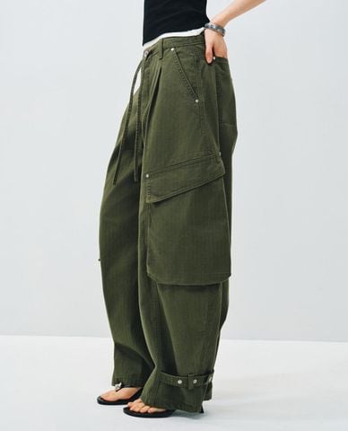  URBAN REVIVO - Quần jeans nữ ống rộng phối túi hộp 