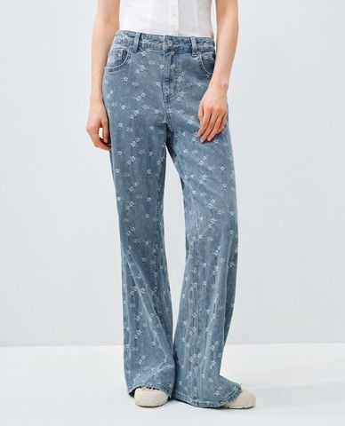  URBAN REVIVO - Quần jeans nữ ống loe thêu họa tiết 