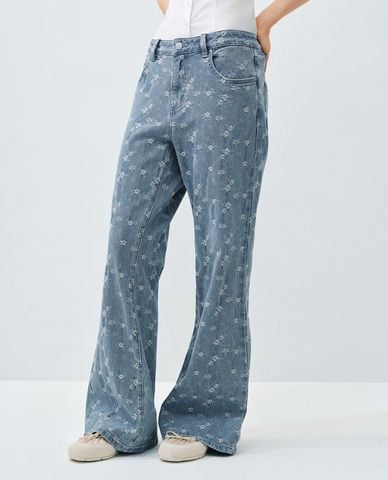  URBAN REVIVO - Quần jeans nữ ống loe thêu họa tiết 