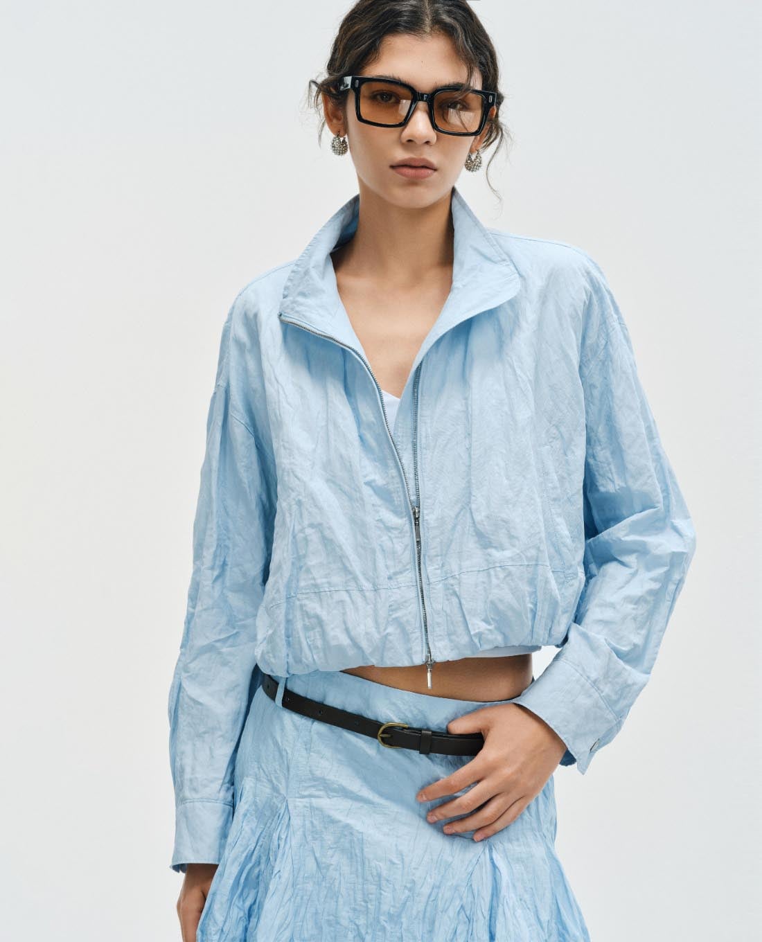 URBAN REVIVO - Áo khoác thể thao nữ cổ trụ bo gấu khóa zip
