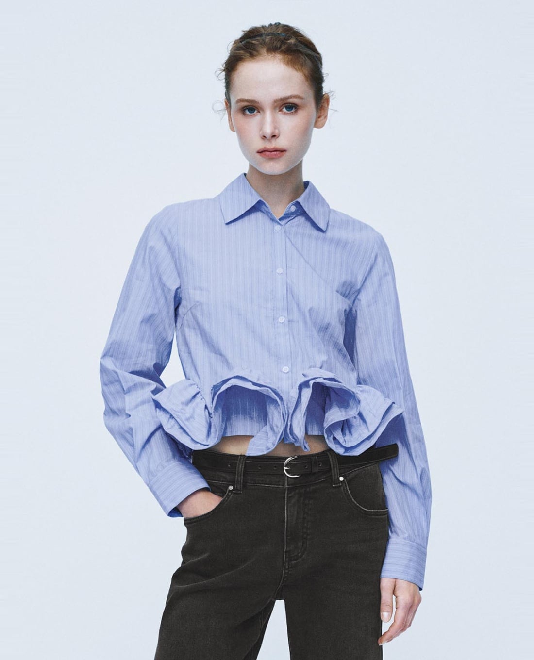 URBAN REVIVO - Áo sơ mi nữ kẻ sọc bèo nhún phom croptop