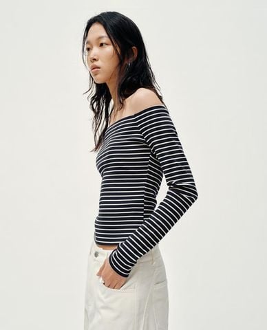  URBAN REVIVO - Áo trễ vai nữ tay dài phom ôm kẻ sọc 