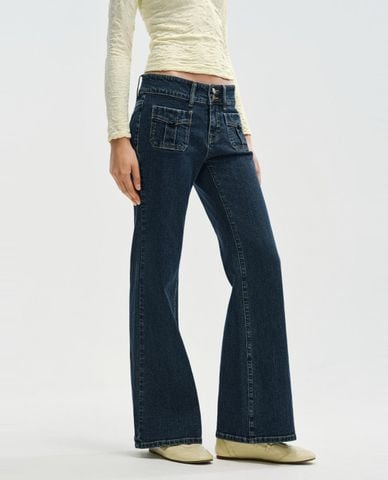  URBAN REVIVO - Quần jeans nữ ống loe phối túi 
