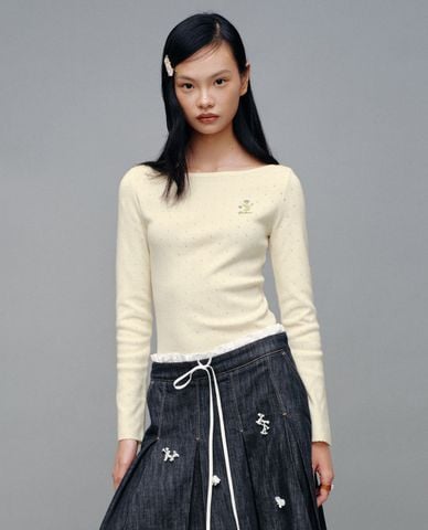  URBAN REVIVO - Áo dệt kim nữ cổ thuyền tay dài thêu hoa 
