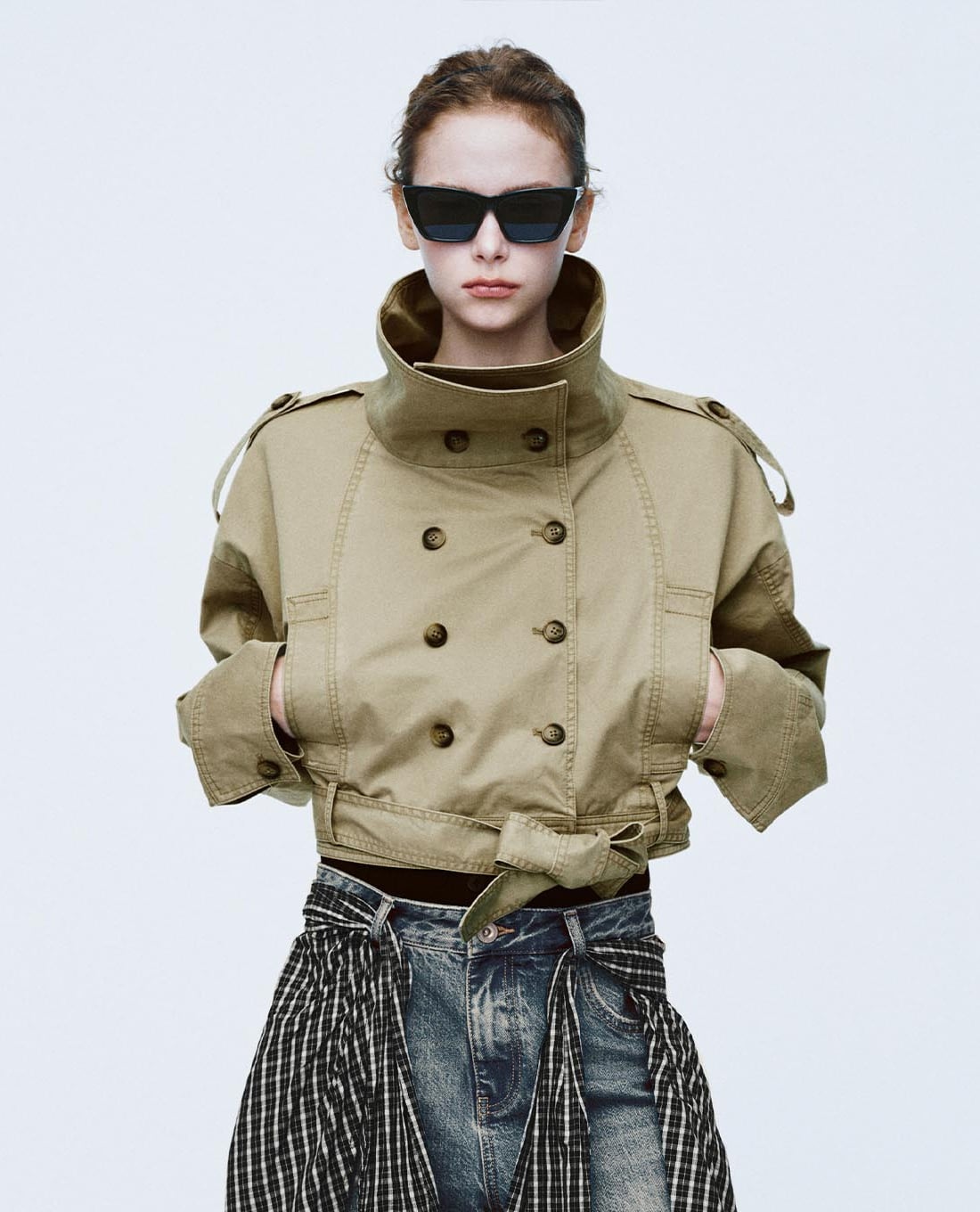 URBAN REVIVO - Áo khoác croptop nữ hai hàng nút cổ trụ