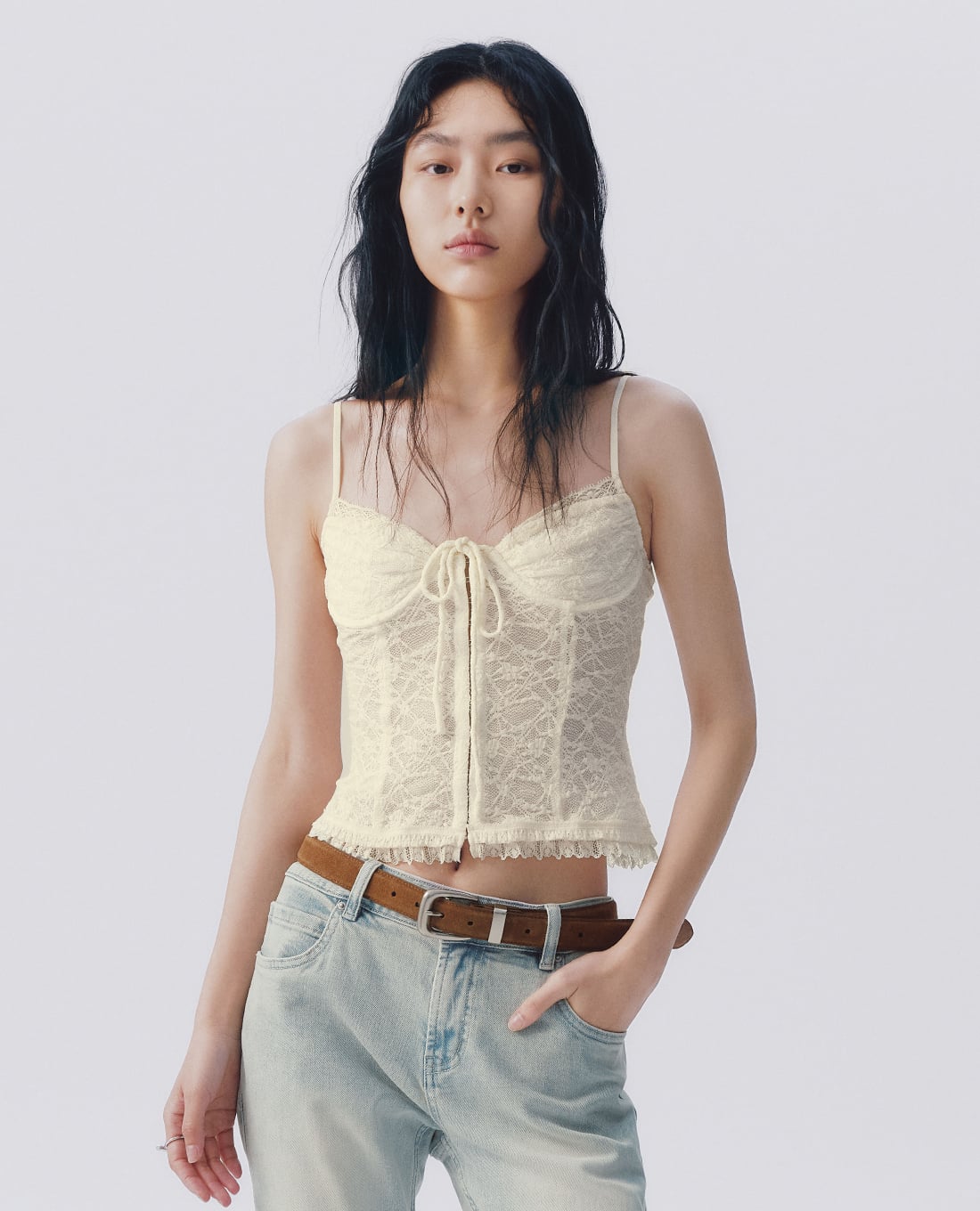 URBAN REVIVO - Áo hai dây nữ cổ tim phối dây rút