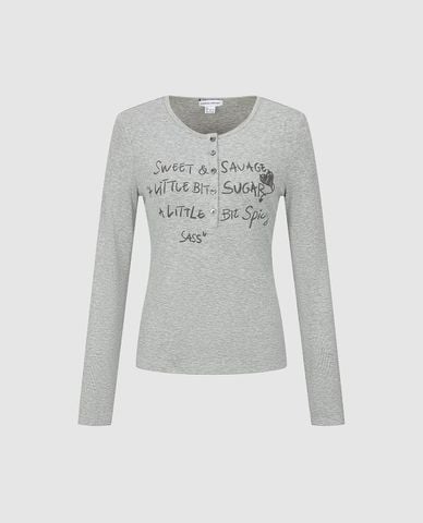  URBAN REVIVO - Áo dệt kim nữ cổ tròn tay dài in chữ 