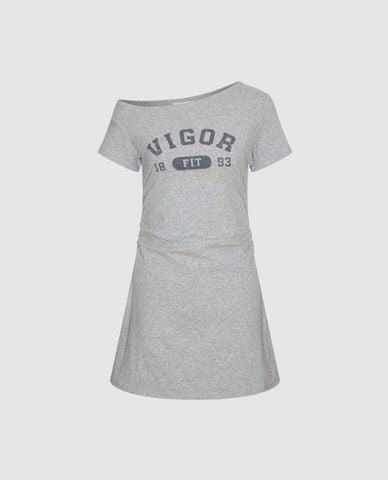  URBAN REVIVO - Đầm trễ vai mini in chữ phom ôm 